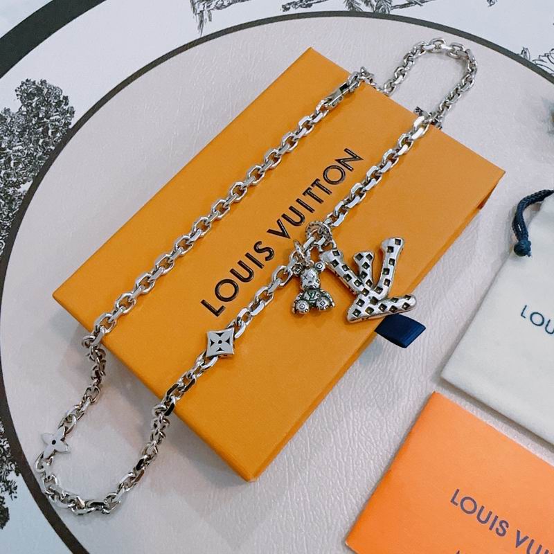 LV Necklace 11yxx40